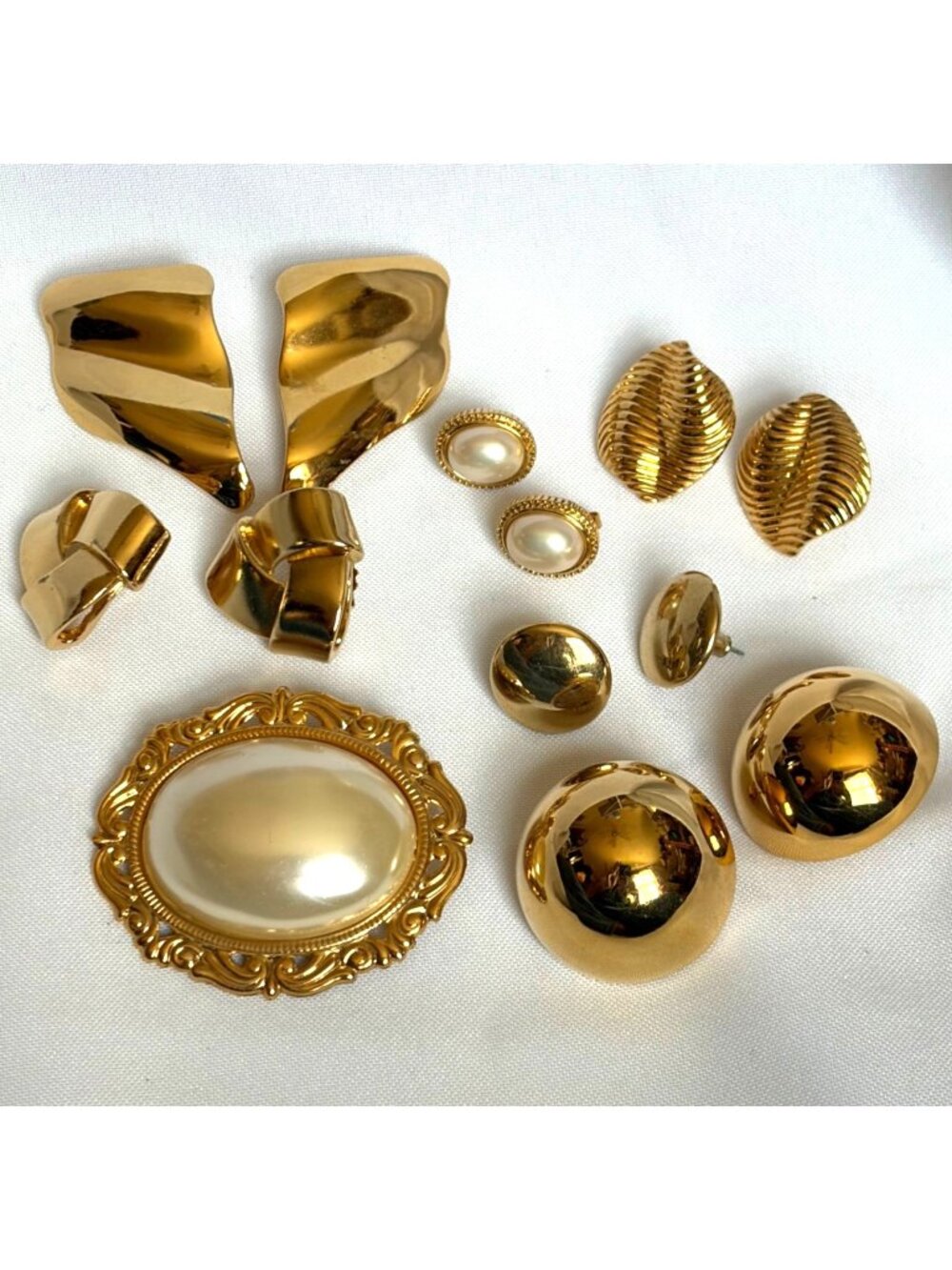 Vintage 80s 90s Gold Tone Jewelry Lot Earrings Brooch Faux Pearls Mod Corpcore